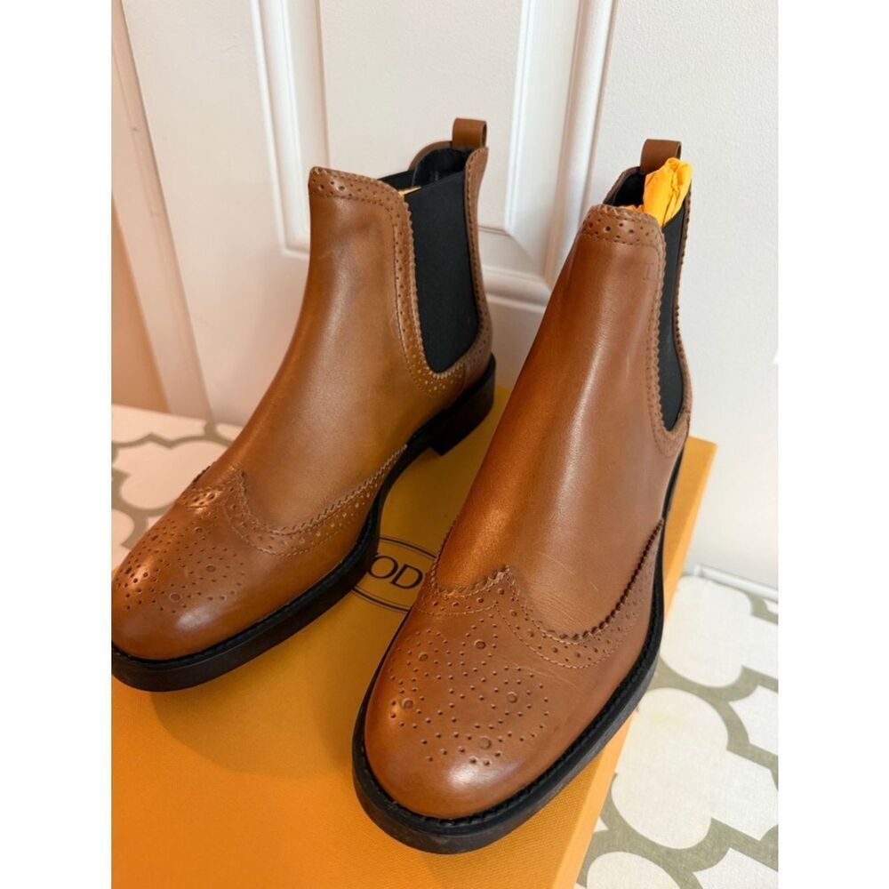 Tod’s leather brown chelsea boots New in the bow Size 39= US 9